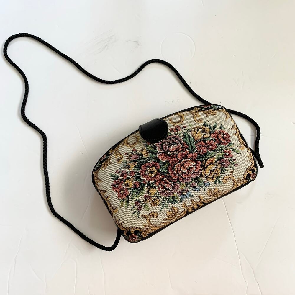 La Regale Vintage Tapestry Needlepoint Floral Clutch Handbag Purse Black